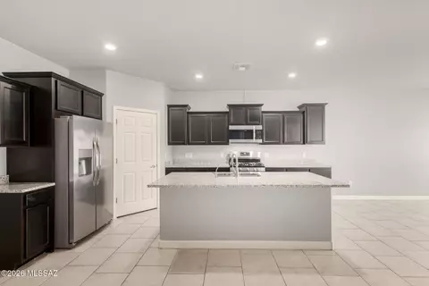 Kitchen - 12072 E Domnitch Dr, Vail, AZ 85641 photo 2 of 5