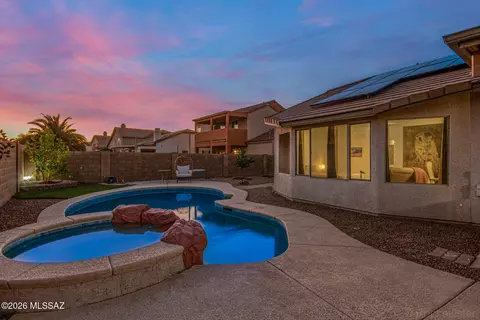 9496 N Weather Hill Dr, Tucson, AZ 85743