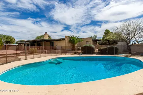 8909 E Palm Tree Dr, Tucson, AZ 85710