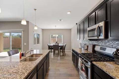 Kitchen - 8878 E Abrams Loop, Tucson, AZ 85710 photo 6 of 6
