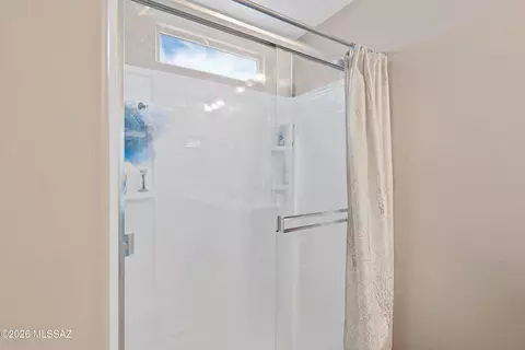 Bath - 8878 E Abrams Loop, Tucson, AZ 85710 photo 2 of 4