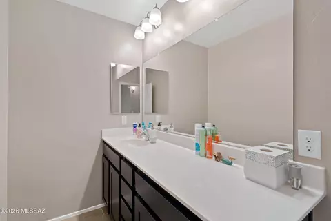 Bath - 8878 E Abrams Loop, Tucson, AZ 85710 photo 4 of 4