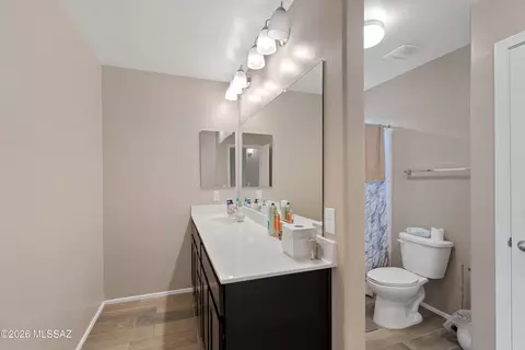 Bath - 8878 E Abrams Loop, Tucson, AZ 85710 photo 3 of 4