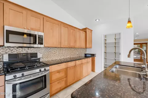 Kitchen - 7940 E Constant Pl, Tucson, AZ 85730 photo 4 of 4