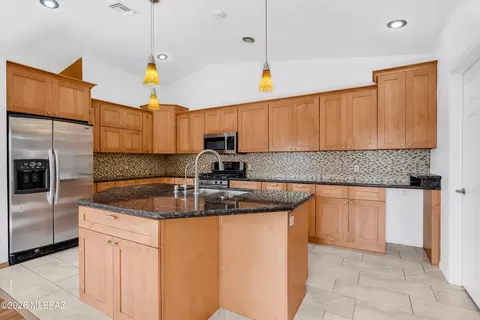 Kitchen - 7940 E Constant Pl, Tucson, AZ 85730 photo 2 of 4