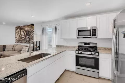 Kitchen - 8801 E Canyon Walnut Way, Vail, AZ 85641 photo 3 of 4