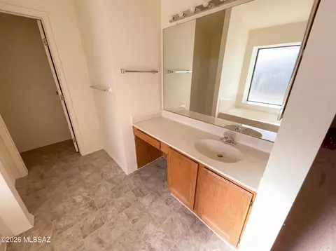 Bath - 9248 N Eaglestone Loop, Tucson, AZ 85742 photo 2 of 3