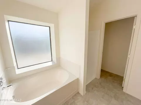 Bath - 9248 N Eaglestone Loop, Tucson, AZ 85742 photo 3 of 3