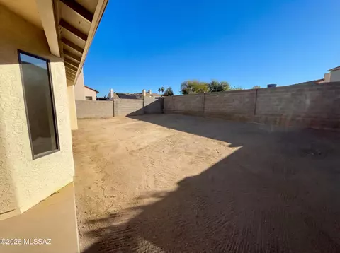 Exterior - 9248 N Eaglestone Loop, Tucson, AZ 85742 photo 4 of 4