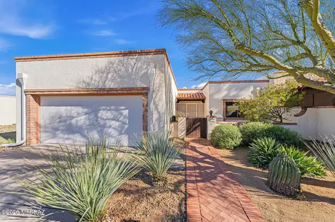 621 S Los Rubies Cir, Green Valley, AZ 85614