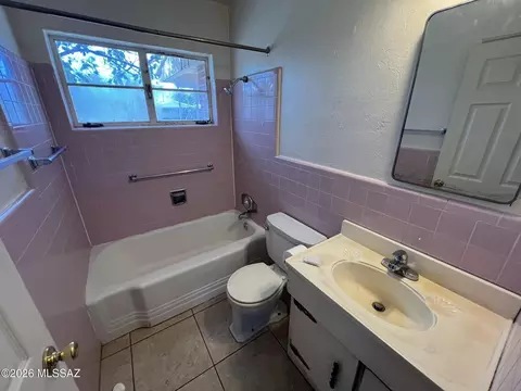 Bath - 5233 E 7th St, Tucson, AZ 85711 photo 1 of 1