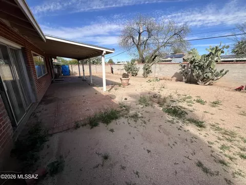 Exterior - 5233 E 7th St, Tucson, AZ 85711 photo 1 of 3