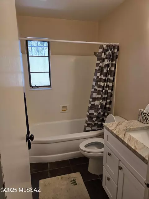 Bath - 849 E Copper St, Tucson, AZ 85719 photo 2 of 2