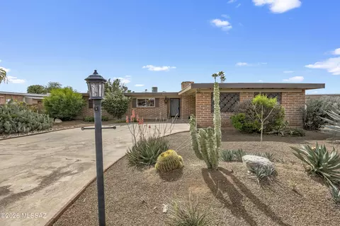 8350 E 25th St, Tucson, AZ 85710