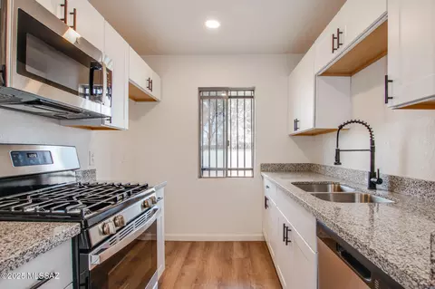 828 S Langley Ave #101, Tucson, AZ 85710