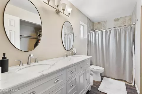 Bath - 836 E Oregon St, Tucson, AZ 85706 photo 1 of 2