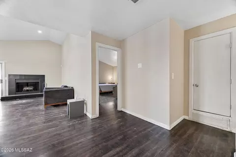 Entry Way - 836 E Oregon St, Tucson, AZ 85706 photo 2 of 2