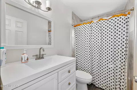 Bath - 836 E Oregon St, Tucson, AZ 85706 photo 2 of 2