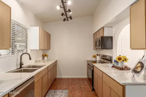 Kitchen - 10580 E Observatory Dr, Vail, AZ 85641 photo 1 of 3