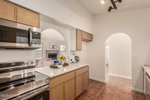 Kitchen - 10580 E Observatory Dr, Vail, AZ 85641 photo 2 of 3