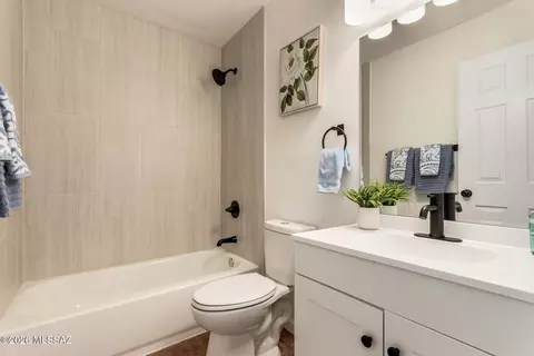 Bath - 10580 E Observatory Dr, Vail, AZ 85641 photo 2 of 2