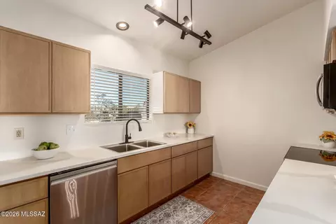 Kitchen - 10580 E Observatory Dr, Vail, AZ 85641 photo 3 of 3