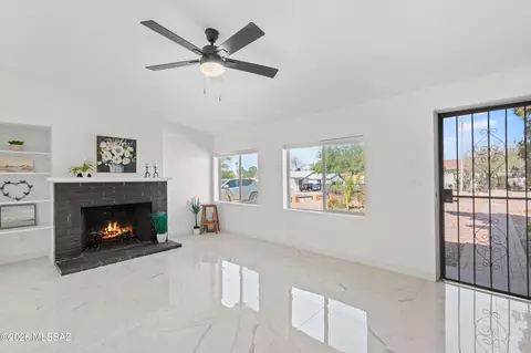 536 E Seneca St, Tucson, AZ 85705