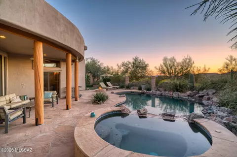 13235 N Booming Dr, Oro Valley, AZ 85755