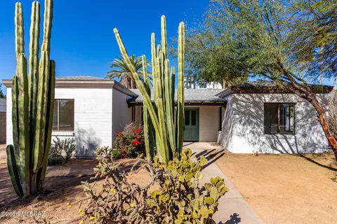 3989 E Desmond Ln, Tucson, AZ 85712