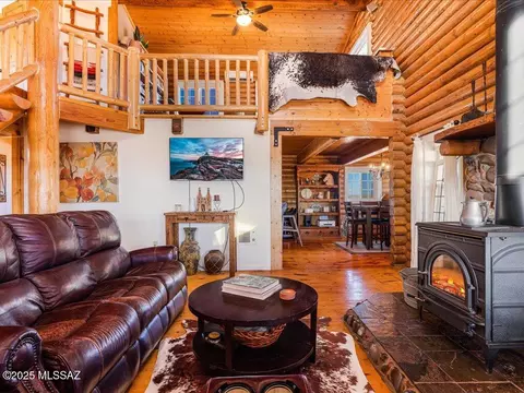 Living - 26 Pronghorn Ln, Elgin, AZ 85611 photo 1 of 9