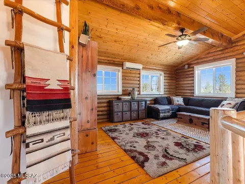 Living - 26 Pronghorn Ln, Elgin, AZ 85611 photo 7 of 9