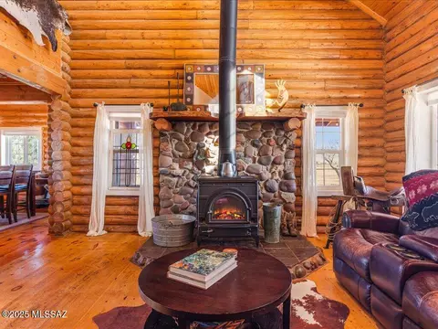 Living - 26 Pronghorn Ln, Elgin, AZ 85611 photo 2 of 9