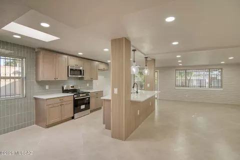 1443 S Park Ln, Tucson, AZ 85710