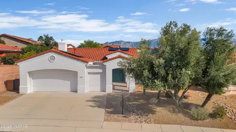 13892 N Embassy Dr, Oro Valley, AZ 85755