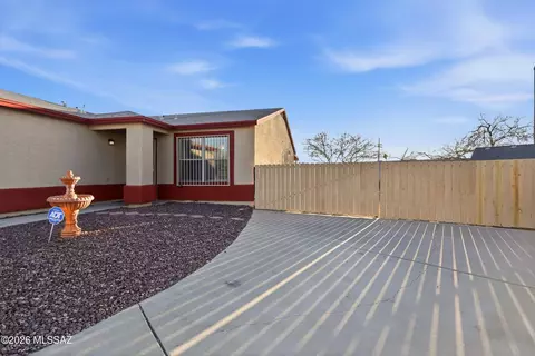 2521 E Knightsbridge Dr, Tucson, AZ 85706