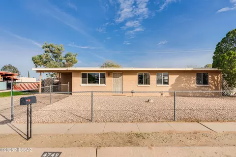 4749 S Goldenrod Pl, Tucson, AZ 85730