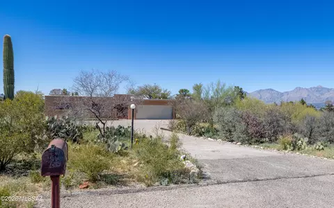 1420 S Corsica Pl, Tucson, AZ 85748