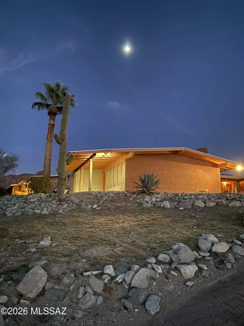 31 W Los Pinos Vis, Tucson, AZ 85704