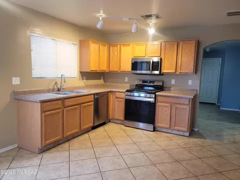 718 W Emerald Key Dr, Green Valley, AZ 85614