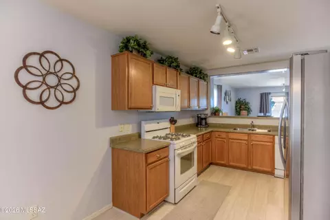 Kitchen - 660 S Willis Ray Ave, Vail, AZ 85641 photo 4 of 4