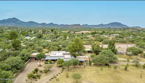 65 Bridge Rd, Tubac, AZ 85646