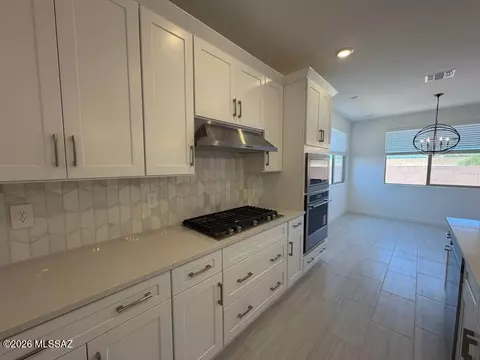 11947 N Shore Cliff Dr, Oro Valley, AZ 85737