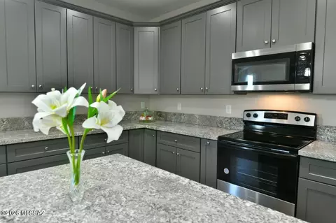 Kitchen - 1091 N Vail View Rd, Vail, AZ 85641 photo 4 of 7