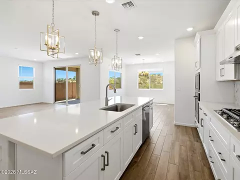 11915 N Shore Cliff Dr, Oro Valley, AZ 85737