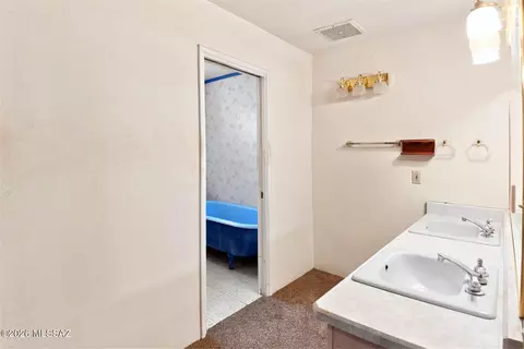 Bath - 2505 W Arcadia Ln, Willcox, AZ 85643 photo 7 of 9
