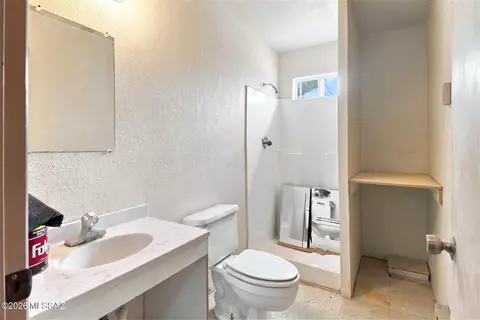 Bath - 2505 W Arcadia Ln, Willcox, AZ 85643 photo 5 of 9