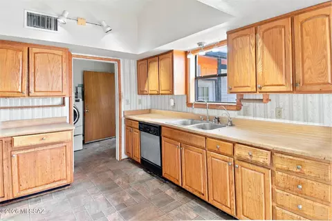 Kitchen - 2505 W Arcadia Ln, Willcox, AZ 85643 photo 3 of 3