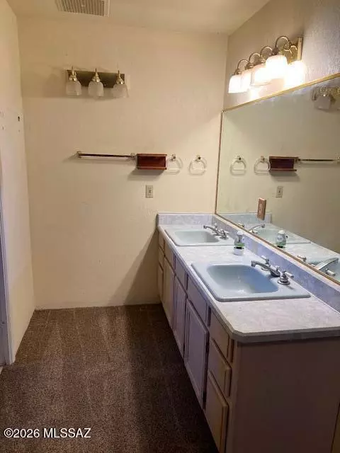 Bath - 2505 W Arcadia Ln, Willcox, AZ 85643 photo 4 of 4