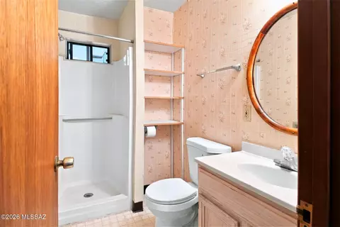Bath - 2505 W Arcadia Ln, Willcox, AZ 85643 photo 6 of 9