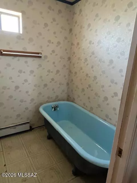 Bath - 2505 W Arcadia Ln, Willcox, AZ 85643 photo 1 of 4